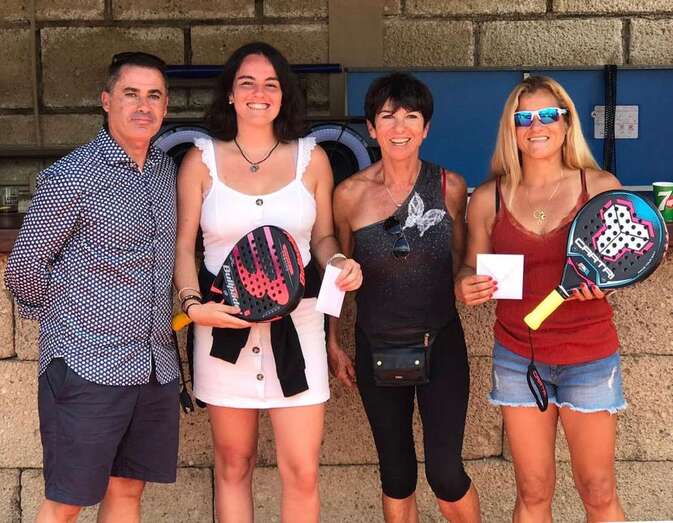 Patricia Amador, la primera por la izquierda (Foto TA)